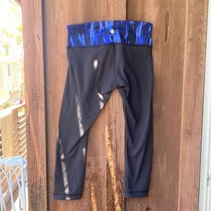 Lululemon size 6 reversible black and blue leggings